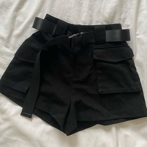 Aritzia TNA Cargo Short in Black